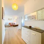 & Marina Easy Walk Retreat #1884 * Lagos